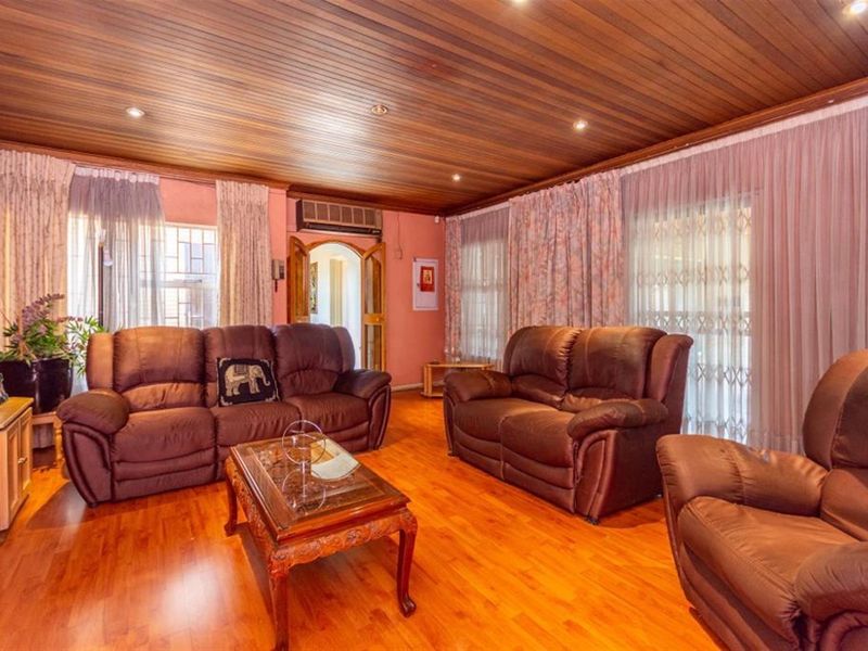 Prime Property with 5 bedroom House and Business Potential in Marlboro Gardens. - Photo 9