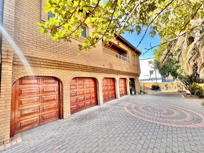 Prime Property with 5 bedroom House and Business Potential in Marlboro Gardens. - Photo 7