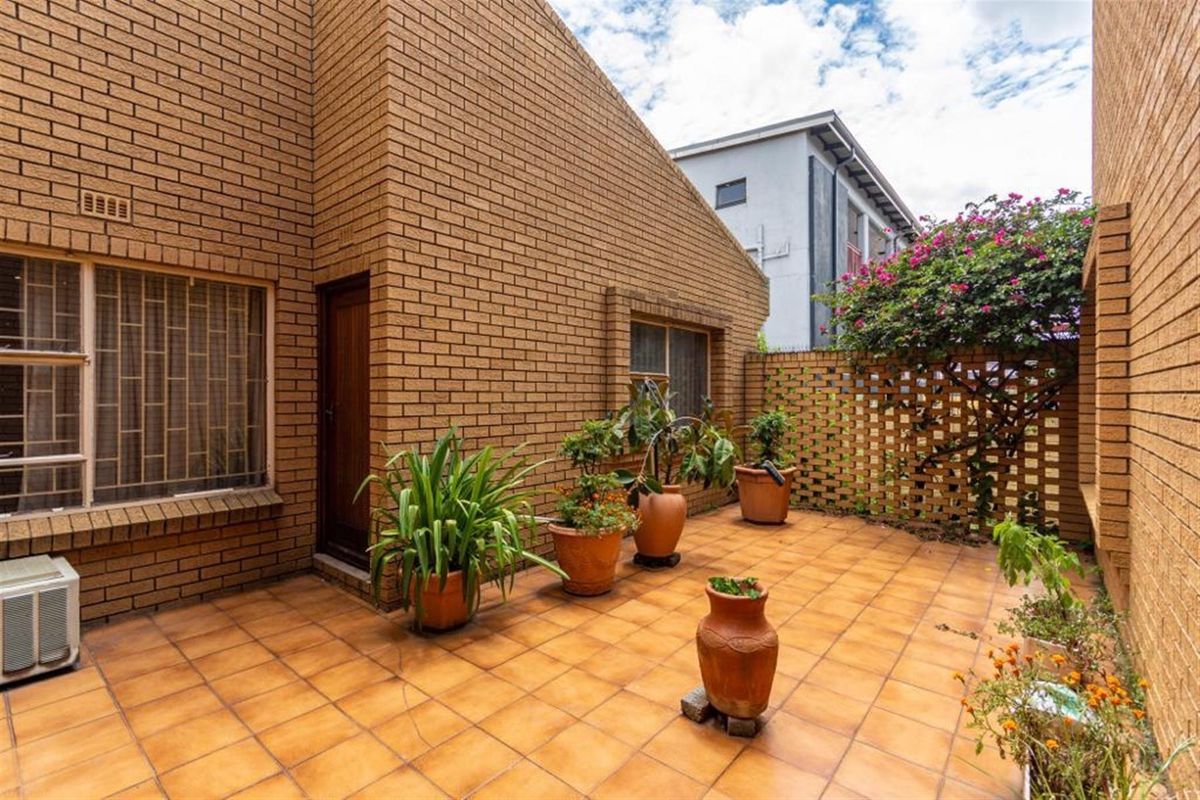 Prime Property with 5 bedroom House and Business Potential in Marlboro Gardens. - Photo 4