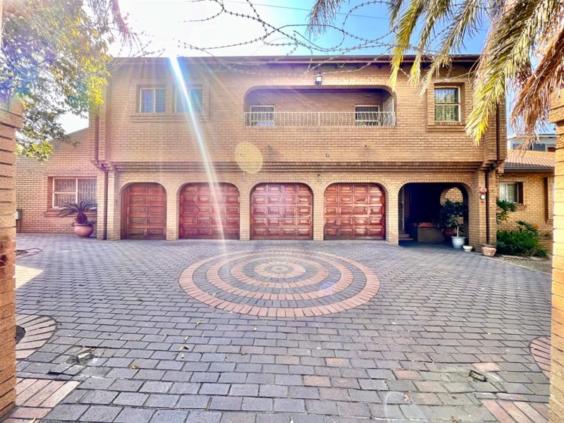 Prime Property with 5 bedroom House and Business Potential in Marlboro Gardens. - Photo 6