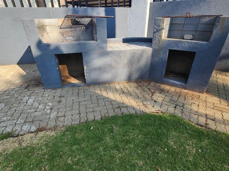 BARTLETT R710 000 unit now for sale, do not miss out - Photo 6