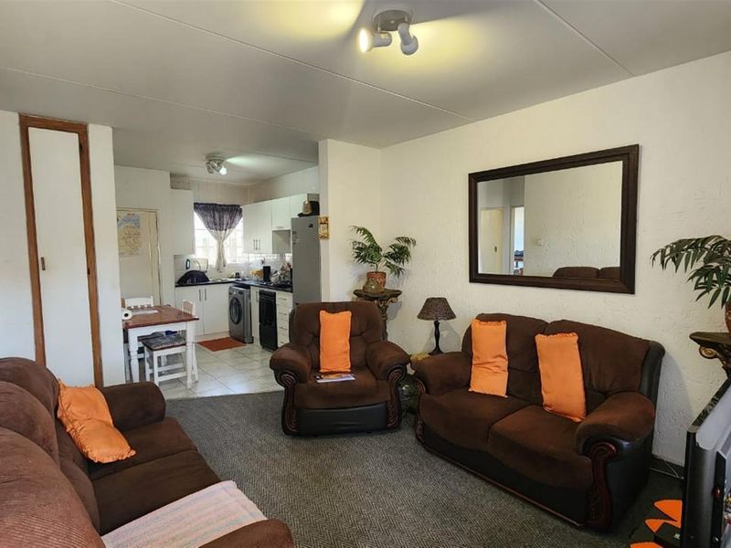 BARTLETT R710 000 unit now for sale, do not miss out - Photo 4