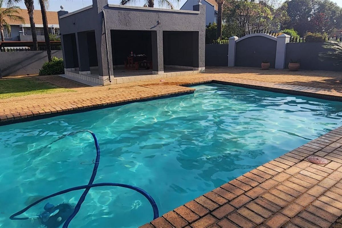 BARTLETT R710 000 unit now for sale, do not miss out - Photo 5