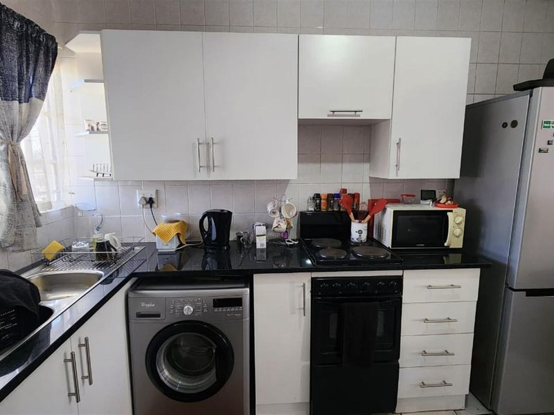 BARTLETT R710 000 unit now for sale, do not miss out - Photo 2