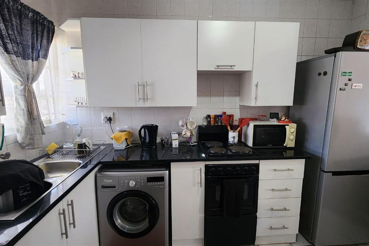 BARTLETT R710 000 unit now for sale, do not miss out - Photo 2