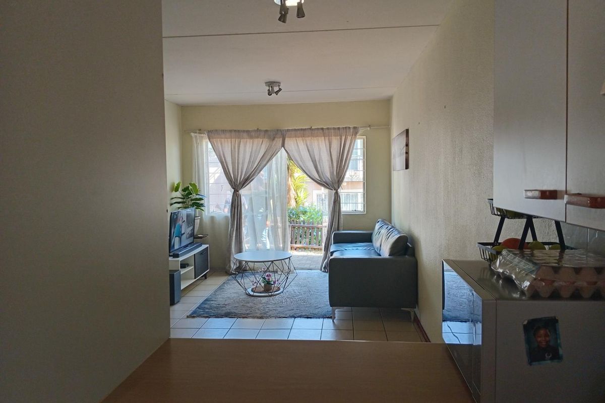 Apartment For Sale in Rembrandt Park, Johannesburg - Photo 4