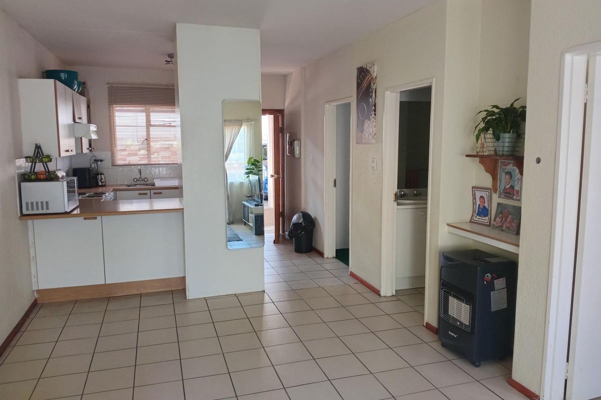 Apartment For Sale in Rembrandt Park, Johannesburg - Photo 3