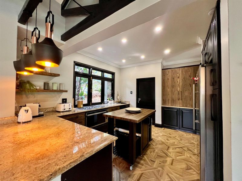 Elegant Golf Course View Luxury Home in Zimbali Estate - Photo 3