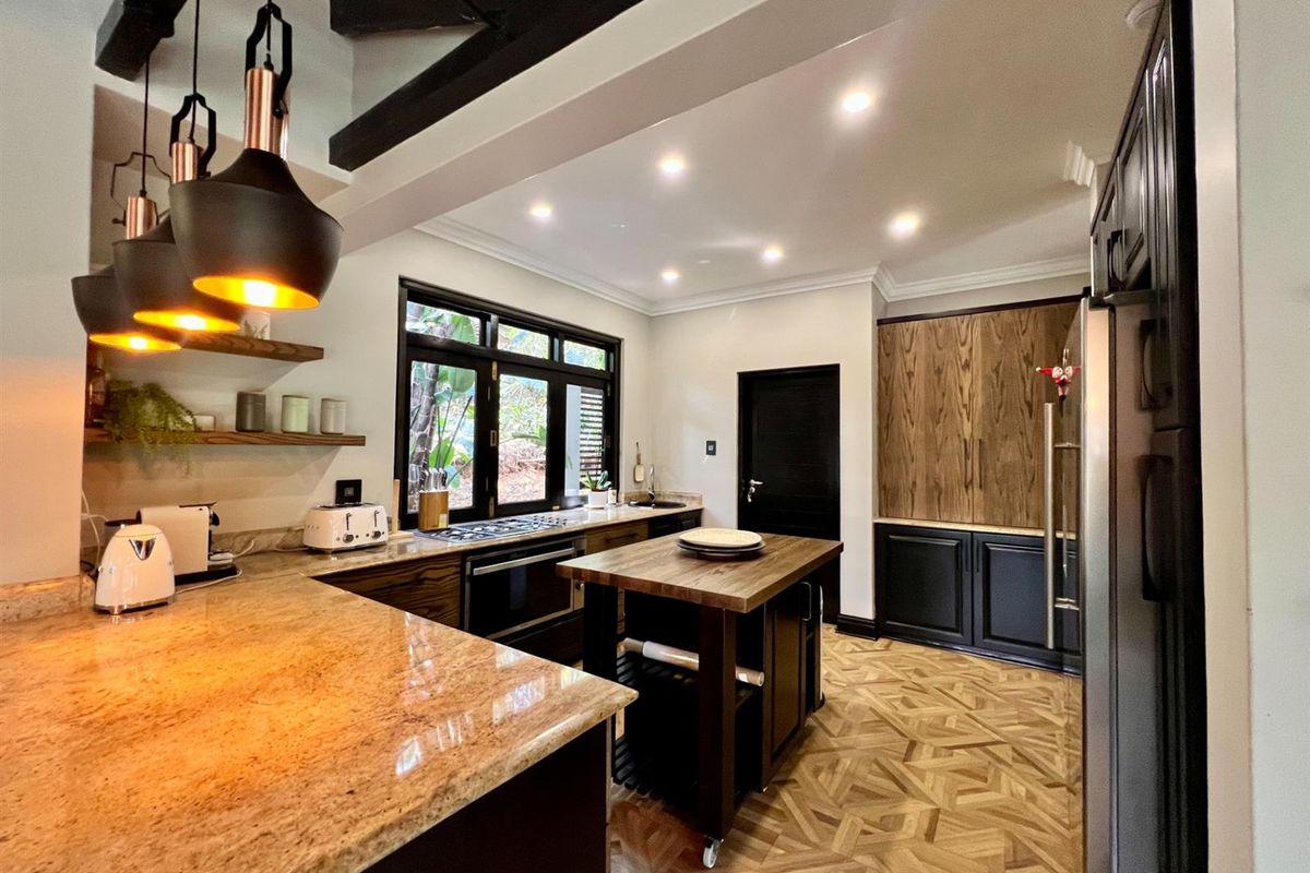 Elegant Golf Course View Luxury Home in Zimbali Estate - Photo 3