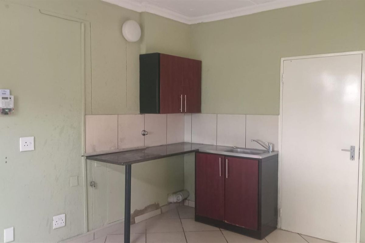 Apartment For Sale in Madadeni J, Madadeni, Newcastle, KwaZulu Natal - Photo 2