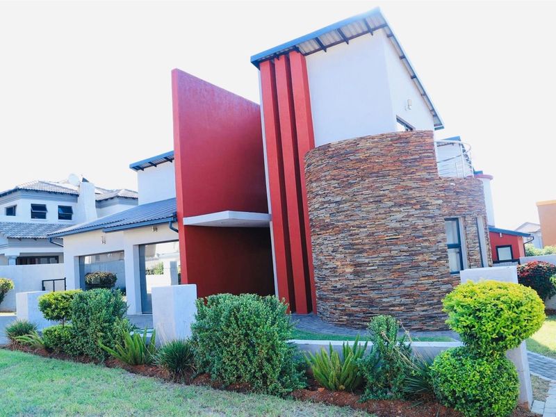 Exceptional 6 Bedroom House Available in Magaliesberg Country Estate - Photo 2