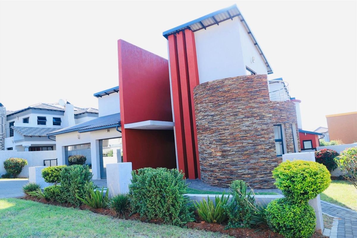 Exceptional 6 Bedroom House Available in Magaliesberg Country Estate - Photo 2