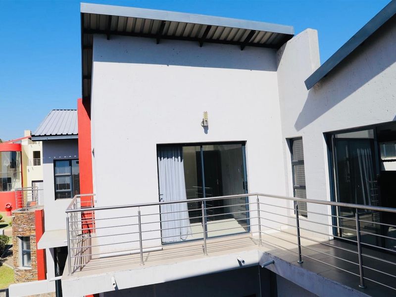 Exceptional 6 Bedroom House Available in Magaliesberg Country Estate - Photo 4