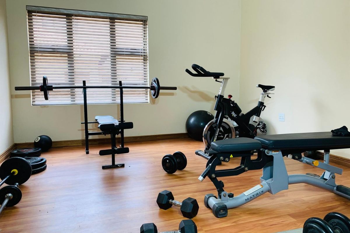 Exceptional 6 Bedroom House Available in Magaliesberg Country Estate - Photo 5