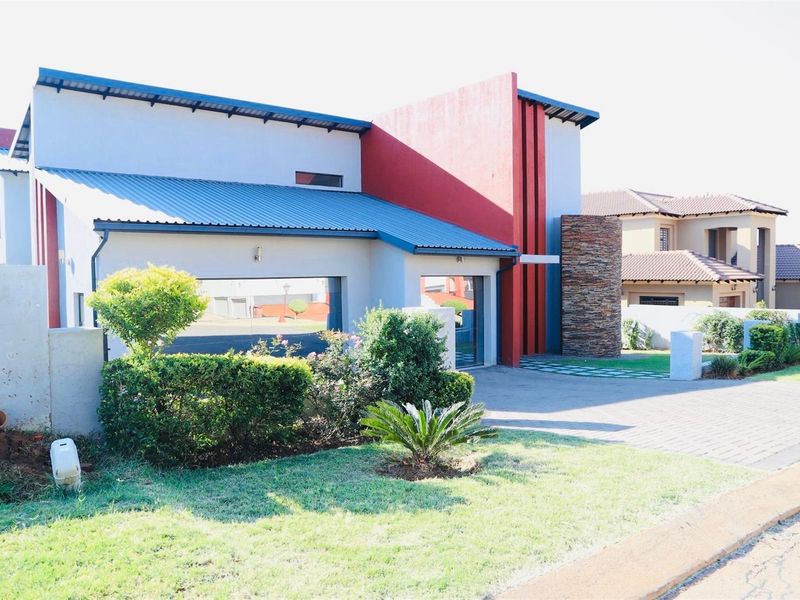 Exceptional 6 Bedroom House Available in Magaliesberg Country Estate - Photo 7