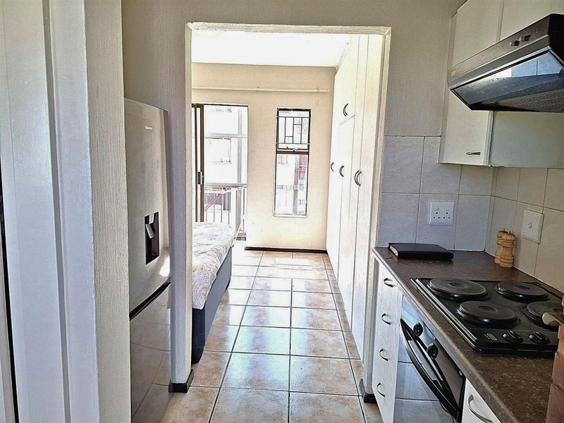 Studio Apartment For Sale in Florida Roodepoort - Photo 9