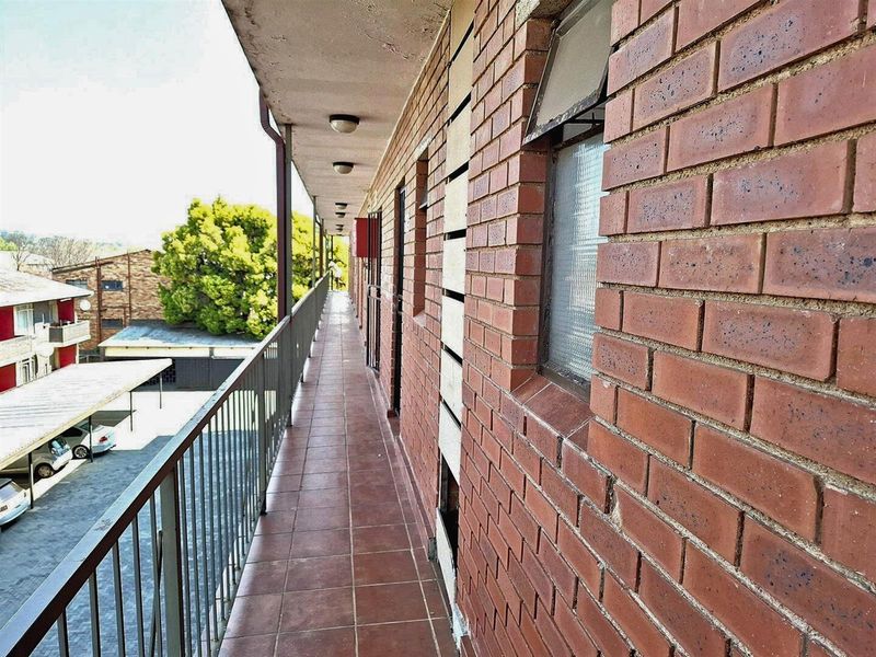 Studio Apartment For Sale in Florida Roodepoort - Photo 8