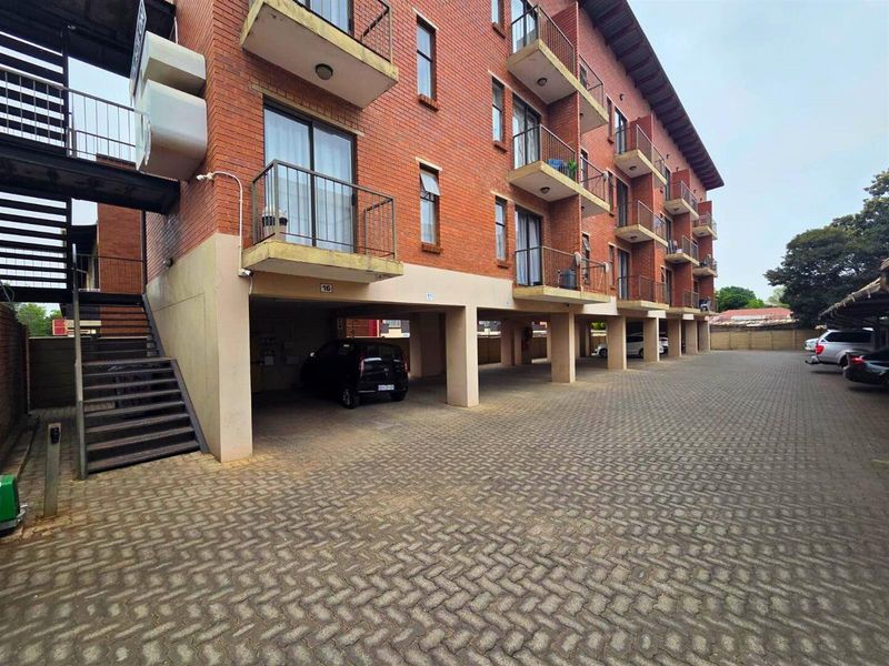 Studio Apartment For Sale in Florida Roodepoort - Photo 6