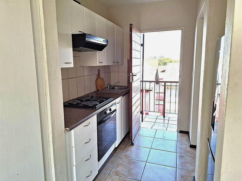 Studio Apartment For Sale in Florida Roodepoort - Photo 10