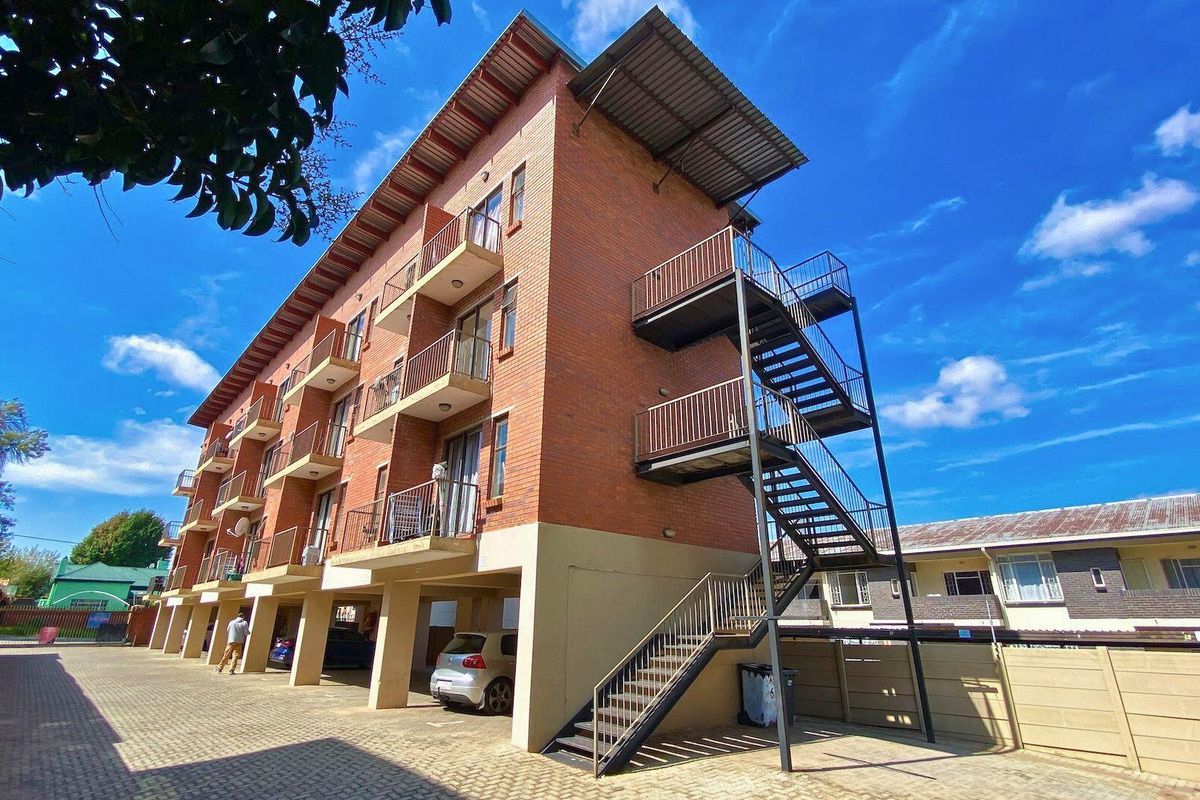 Studio Apartment For Sale in Florida Roodepoort - Photo 5