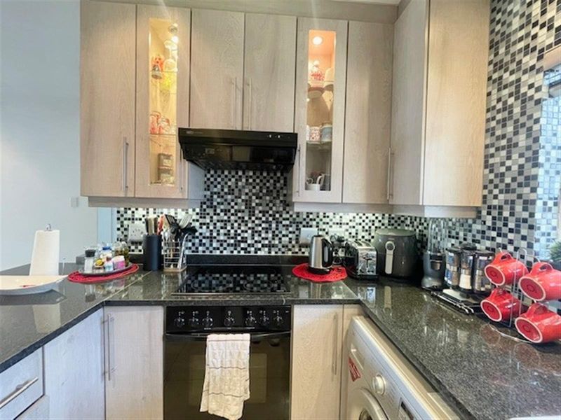 Renovated 2-Bedroom Loft Apartment with 2 Balconies - Photo 7