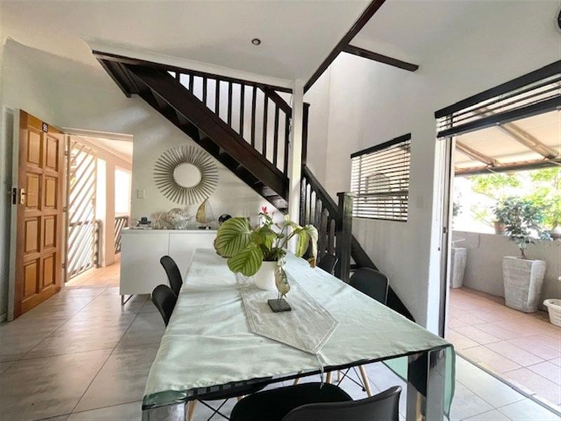 Renovated 2-Bedroom Loft Apartment with 2 Balconies - Photo 2