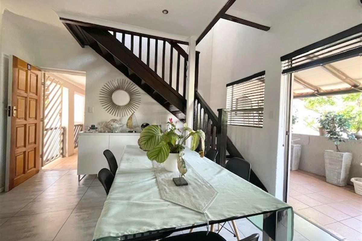 Renovated 2-Bedroom Loft Apartment with 2 Balconies - Photo 2