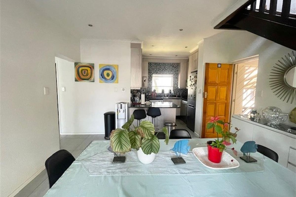 Renovated 2-Bedroom Loft Apartment with 2 Balconies - Photo 3