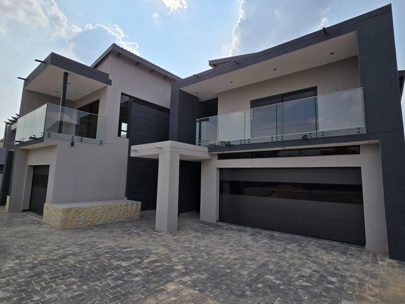House For Sale in Six Fountains Pretoria Gauteng - Photo 3