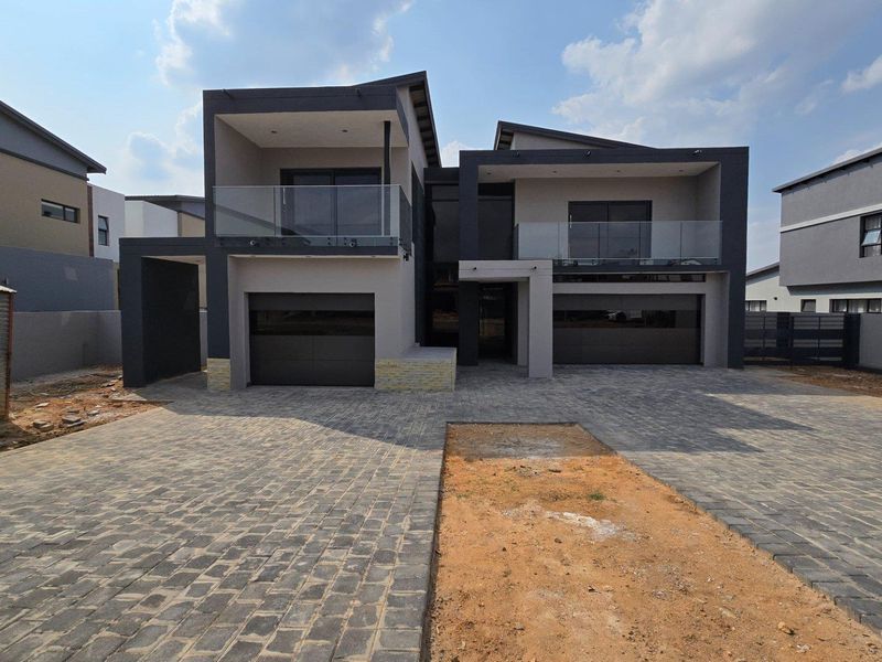 House For Sale in Six Fountains Pretoria Gauteng - Photo 2