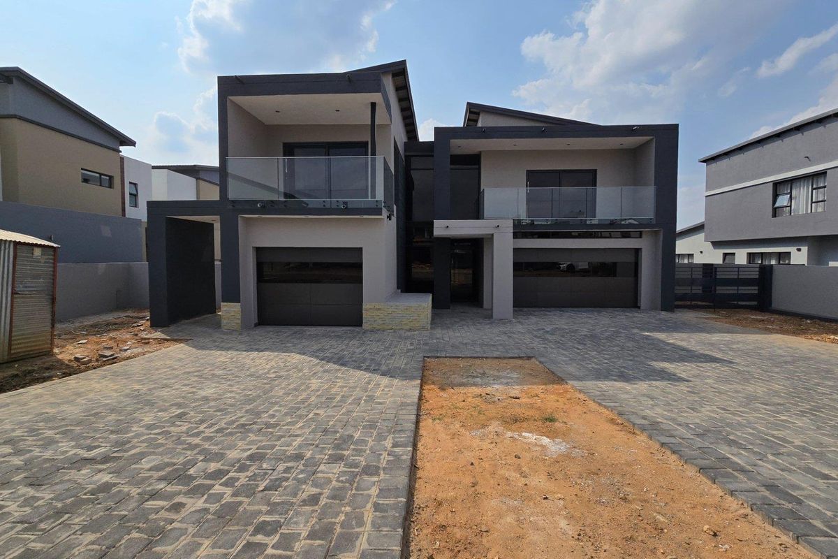 House For Sale in Six Fountains Pretoria Gauteng - Photo 2