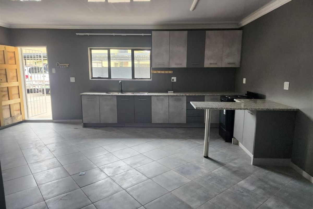 One Bedroom Apartment To Rent in Rustenburg, North West - Photo 2