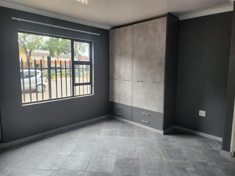 One Bedroom Apartment To Rent in Rustenburg, North West - Photo 6