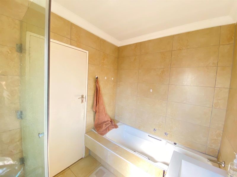 Apartment For Sale in Pineslopes, Sandton Gauteng - Photo 10
