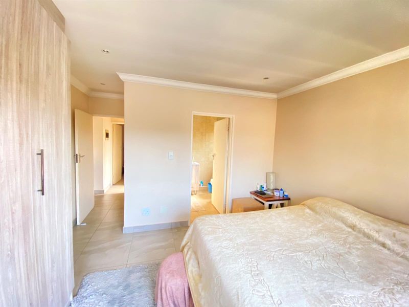 Apartment For Sale in Pineslopes, Sandton Gauteng - Photo 8