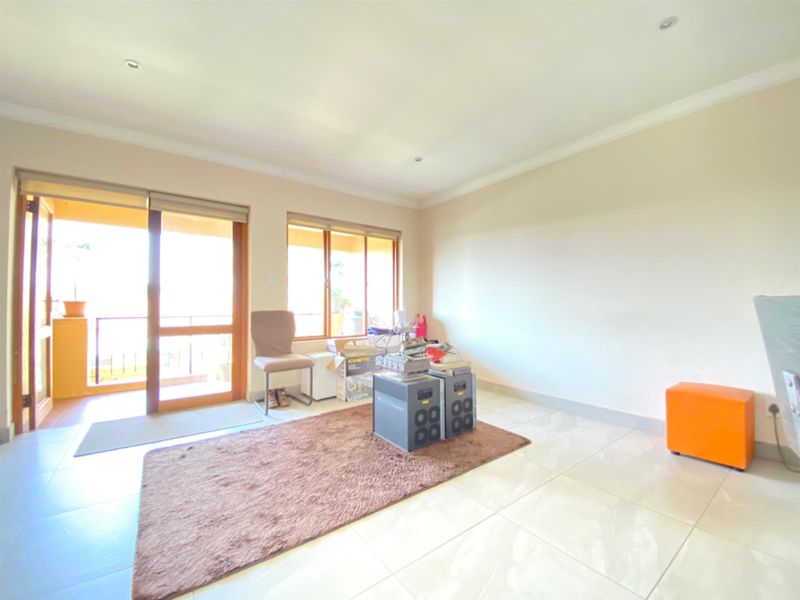 Apartment For Sale in Pineslopes, Sandton Gauteng - Photo 2