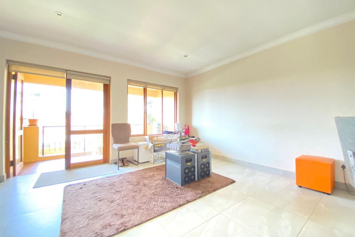 Apartment For Sale in Pineslopes, Sandton Gauteng - Photo 2