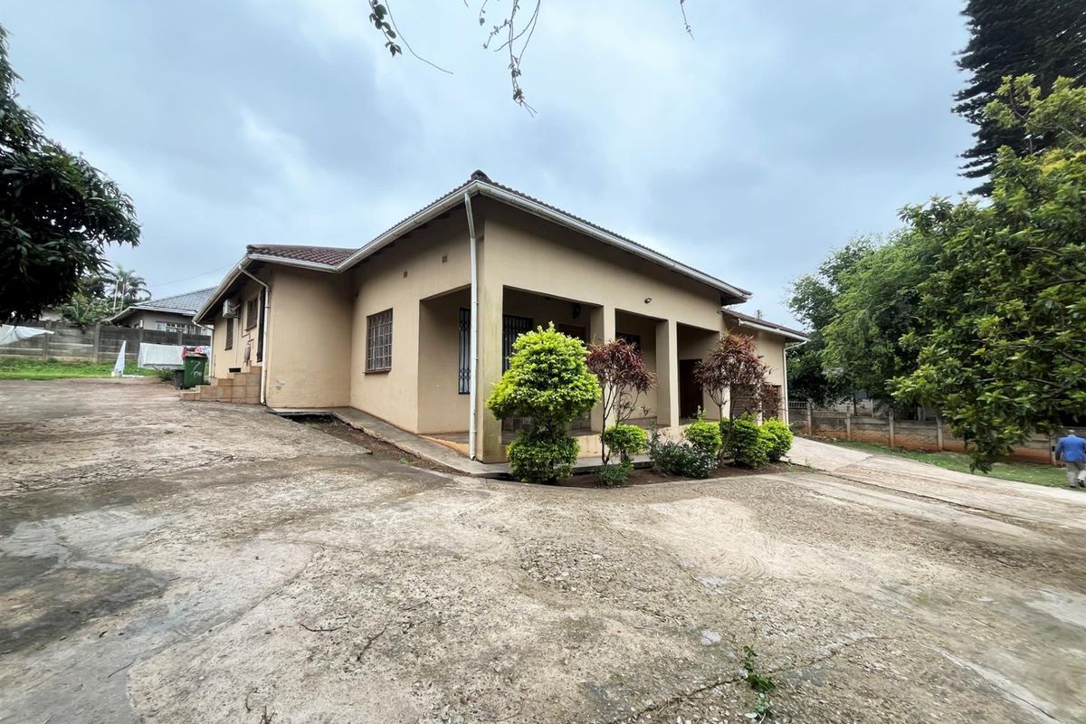 House for sale in Empangeni Central, Empangeni, KwaZulu Natal - Photo 2