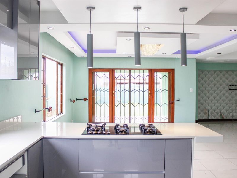 Modern Elegance Meets Ultimate Comfort – Exquisite 3-Bedroom Home in a Prime Location - Photo 10