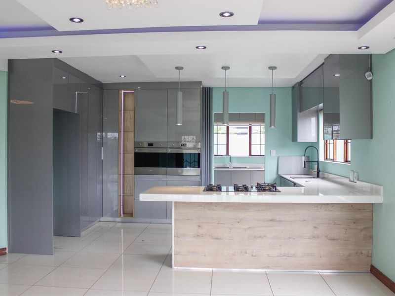 Modern Elegance Meets Ultimate Comfort - Exquisite 3-Bedroom Home in a Prime Location - Photo 9