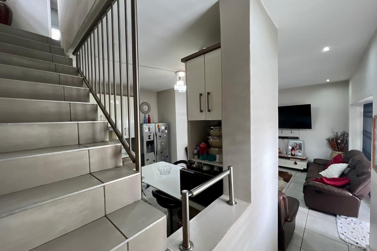 Townhouse For Sale in Equestria Pretoria Gauteng - Photo 4