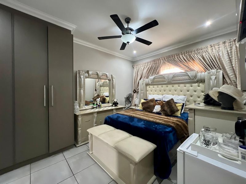 Townhouse For Sale in Equestria Pretoria Gauteng - Photo 5