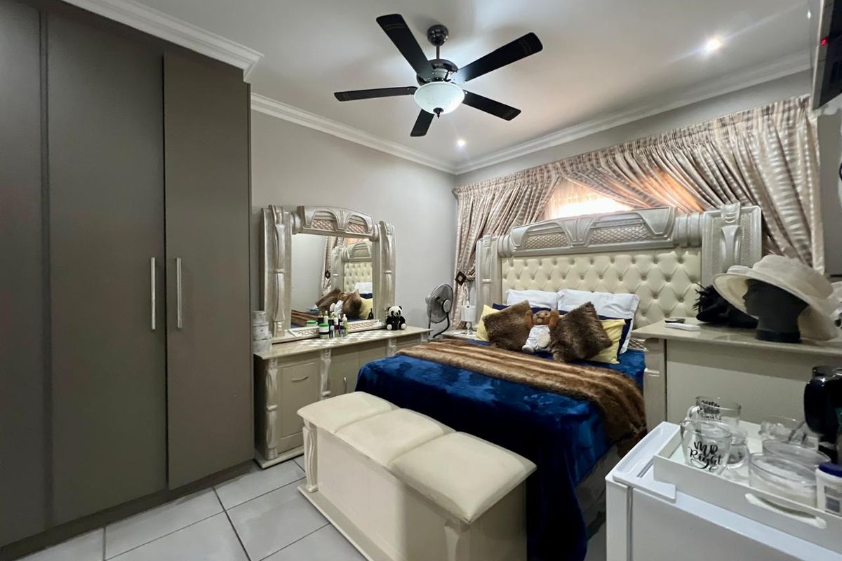 Townhouse For Sale in Equestria Pretoria Gauteng - Photo 5