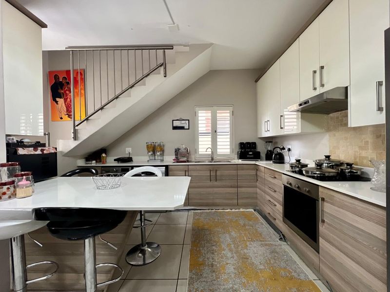 Townhouse For Sale in Equestria Pretoria Gauteng - Photo 9