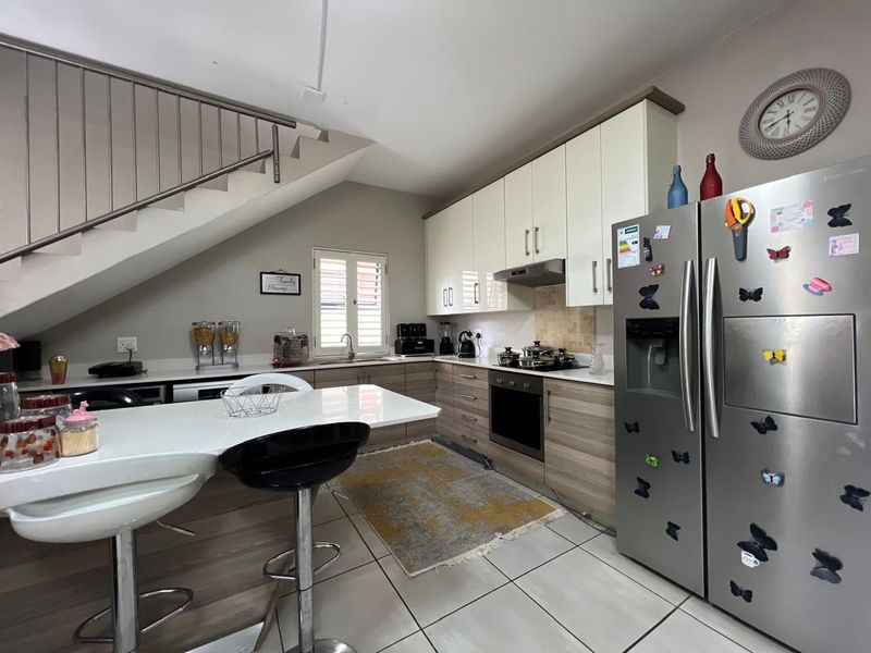 Townhouse For Sale in Equestria Pretoria Gauteng - Photo 2