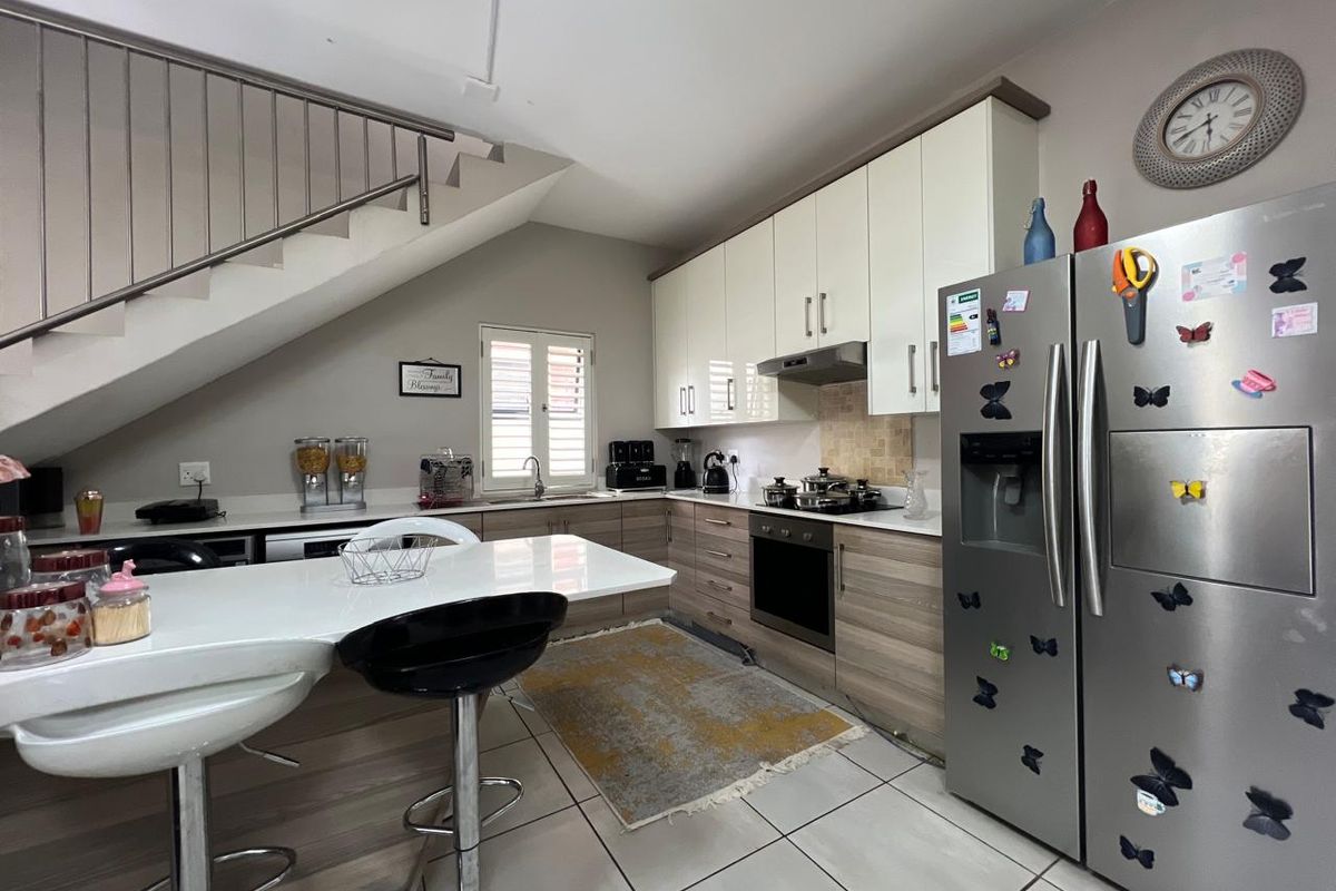 Townhouse For Sale in Equestria Pretoria Gauteng - Photo 2