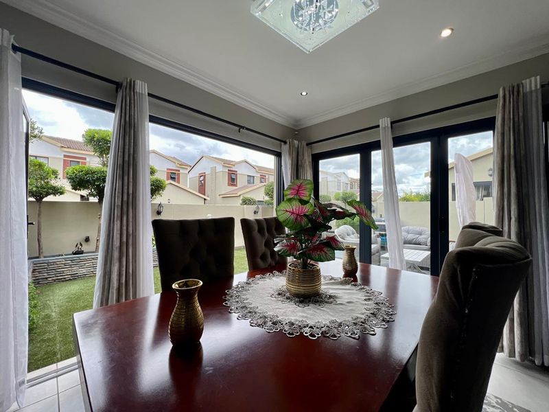 Townhouse For Sale in Equestria Pretoria Gauteng - Photo 3