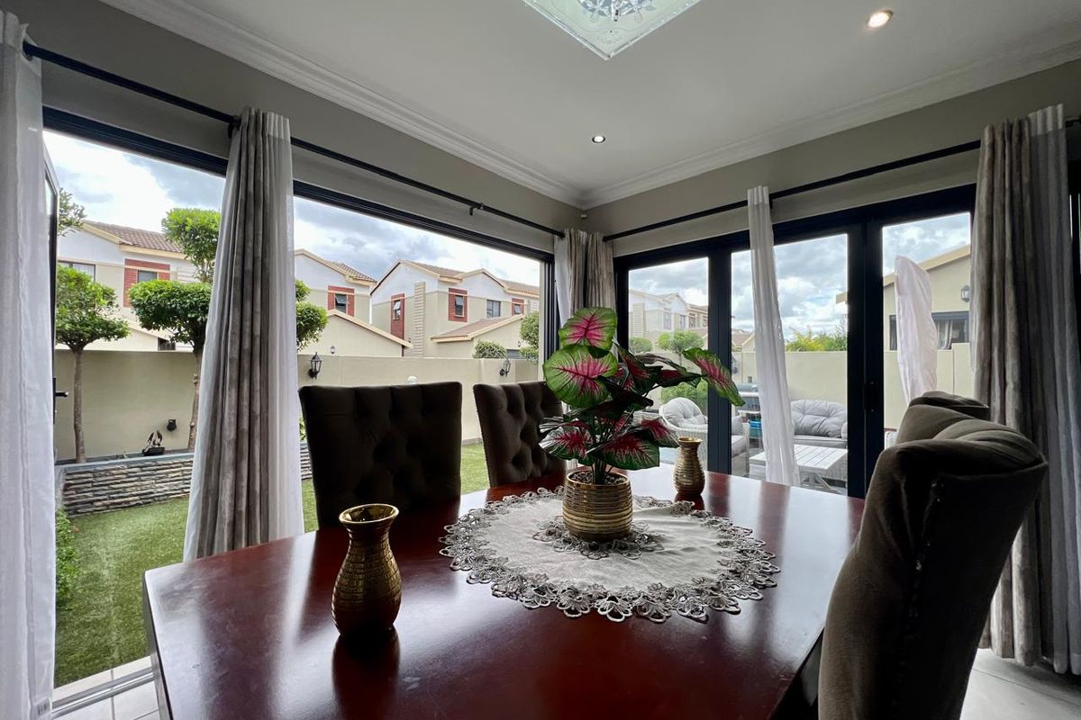 Townhouse For Sale in Equestria Pretoria Gauteng - Photo 3