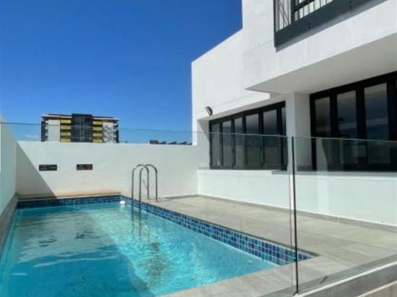 Studio Apartment For Sale in Woodstock, Cape Town - Photo 4