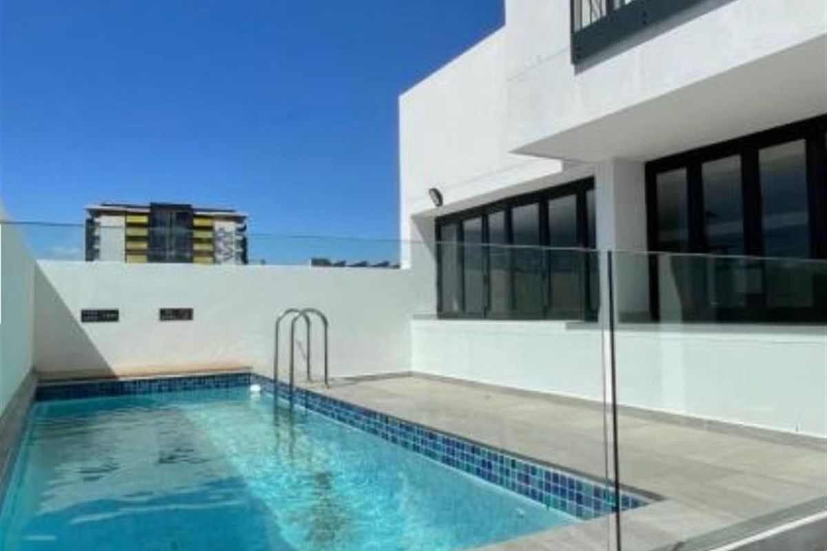 Studio Apartment For Sale in Woodstock, Cape Town - Photo 4